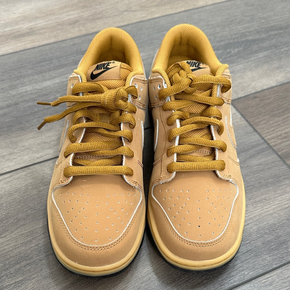 Nike Dunk Low Retro Sneakers - Picture 2 of 4